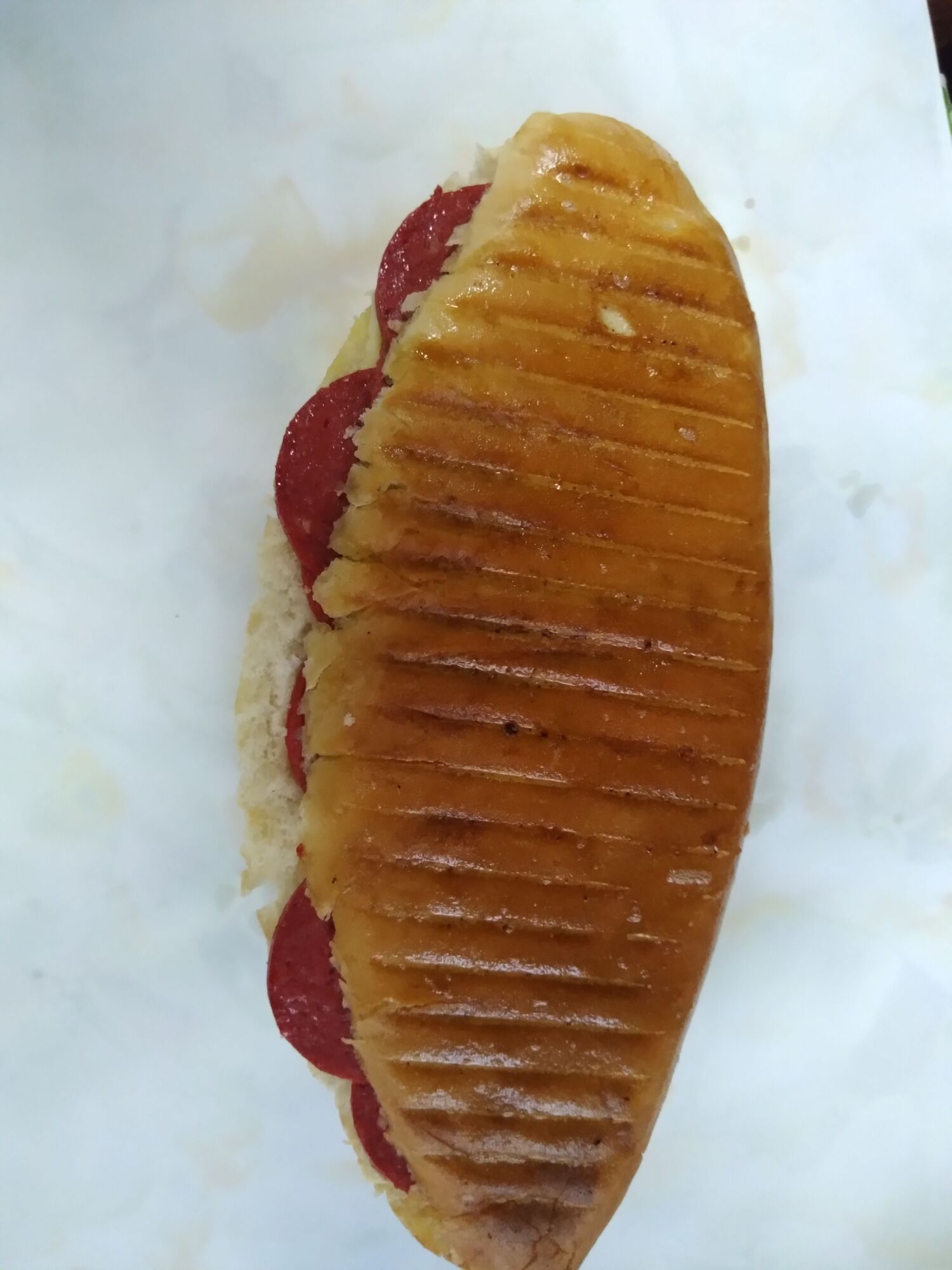 Sandviç Ekmeğine Sucuklu Kaşarlı Tost