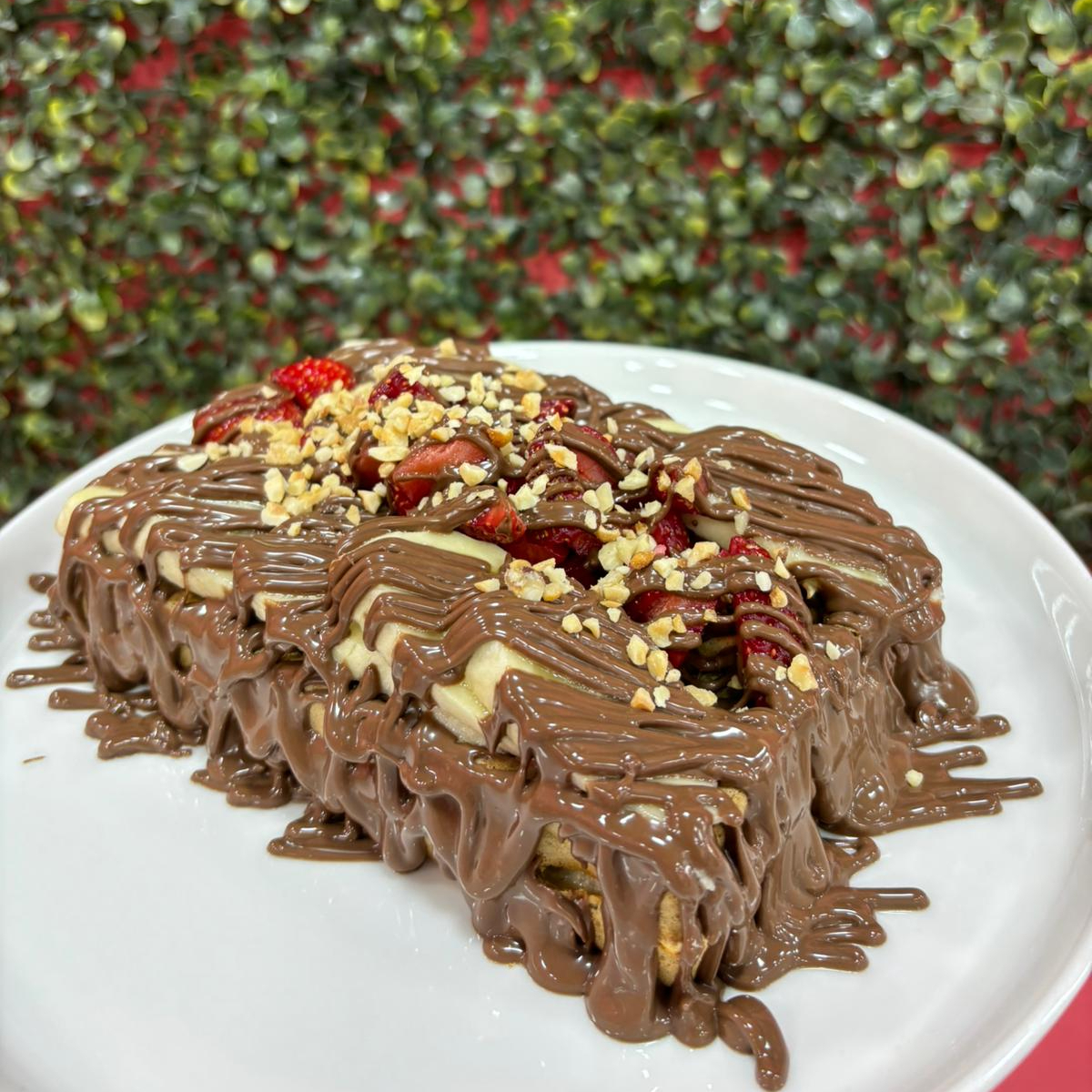 Sütlü Çikolatalı Muzlu, Çilekli Waffle