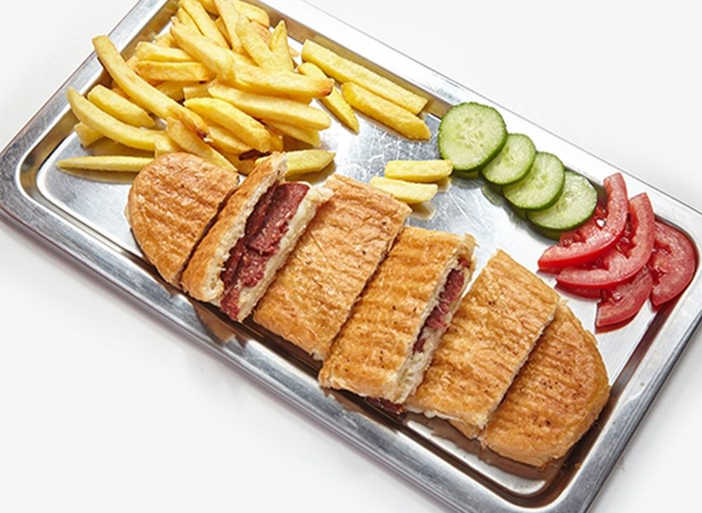 Kavurma Pastırmalı Special Gurme Tost