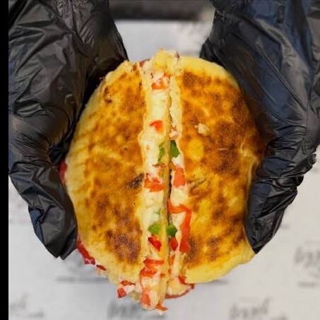 Çeçil Peynirli Biber Domatesli Tost
