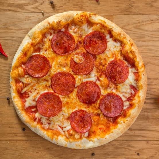 Pepperoni Pizza (30 Cm.) + Coca-Cola (33 cl.)