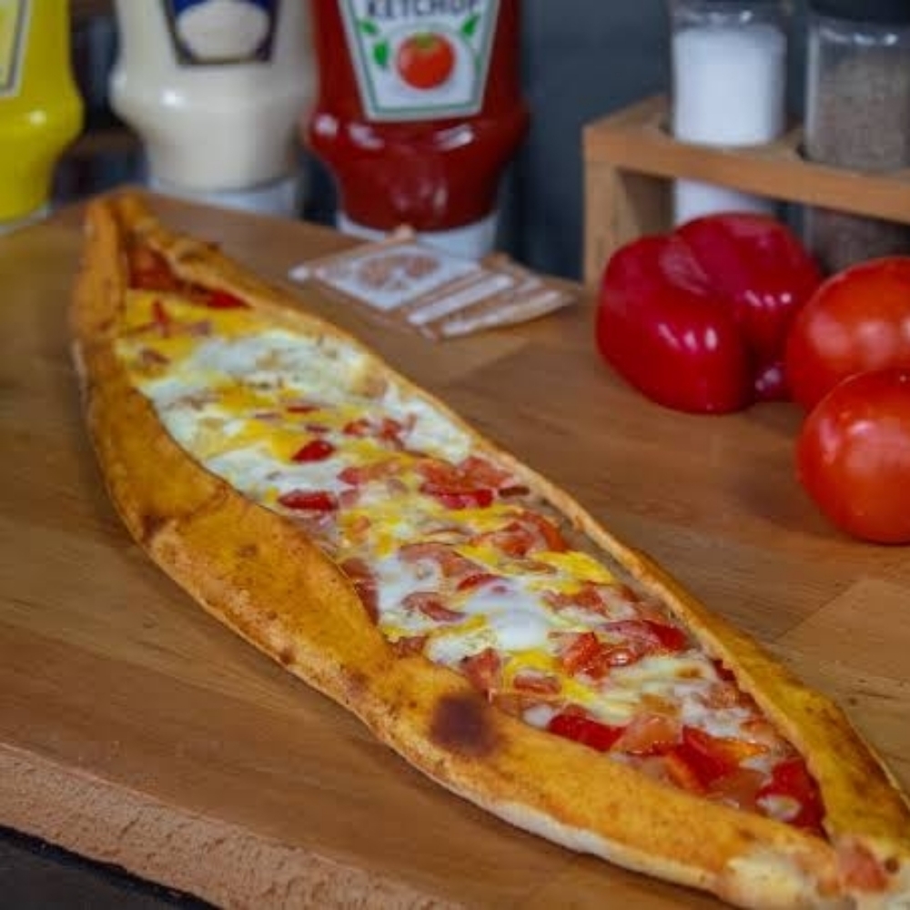 sade sebzeli yumurtalı pide