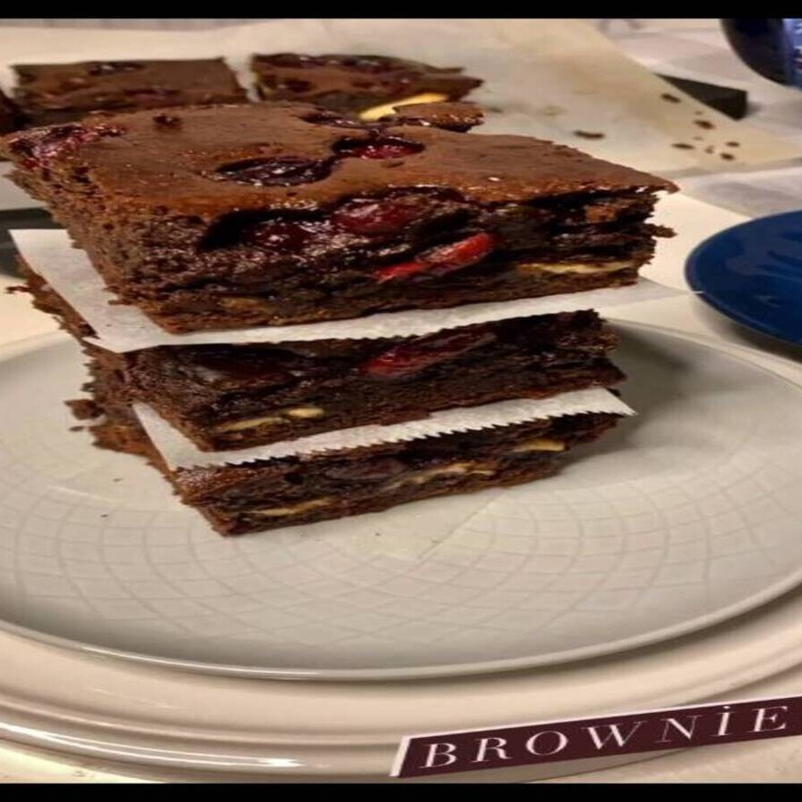 Vişneli Beyaz Çikolatalı Brownie