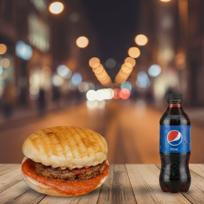 Islak Hamburger 250 ml Pepsi ile