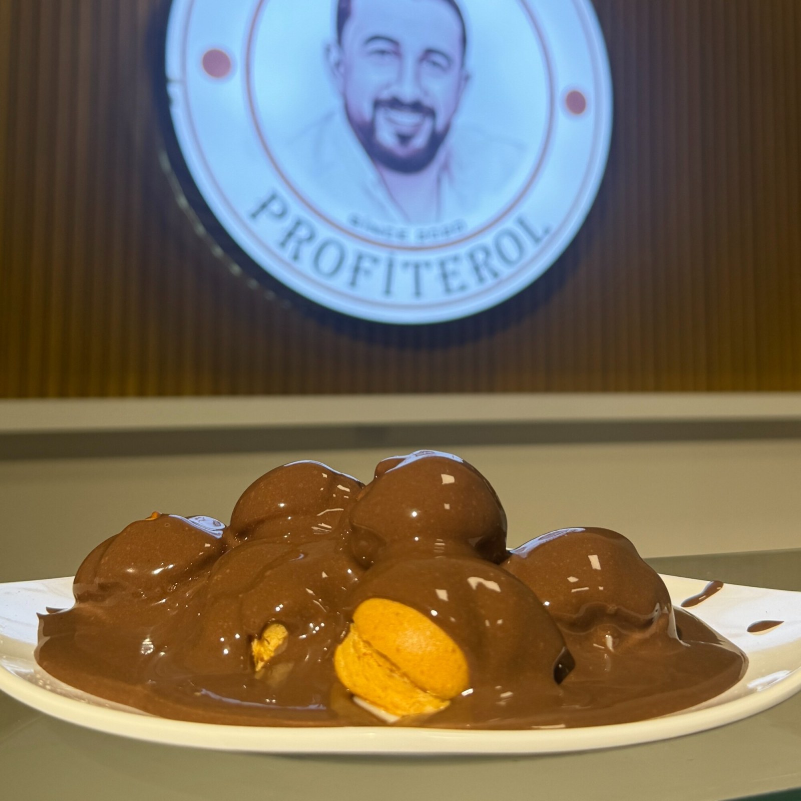Sütlü Çikolatalı Profiterol (1200 Gr.)