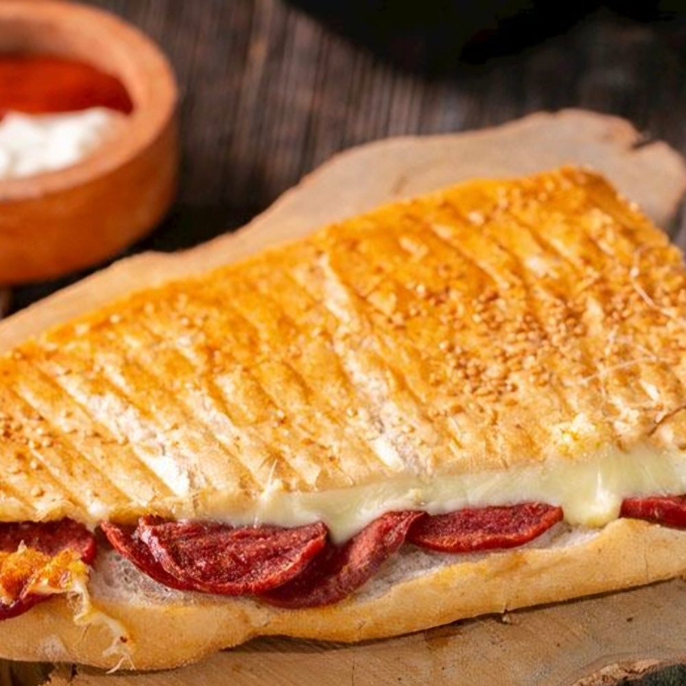 Sucuk Kaşar Tost