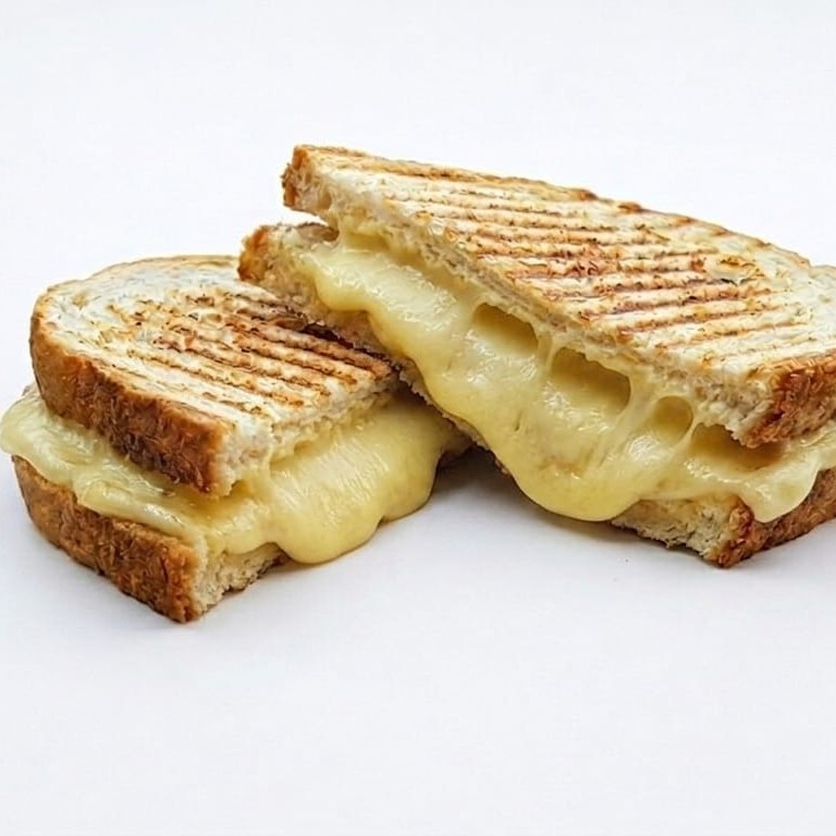 Ayvalık Ekmeğine Kaşarlı Tost