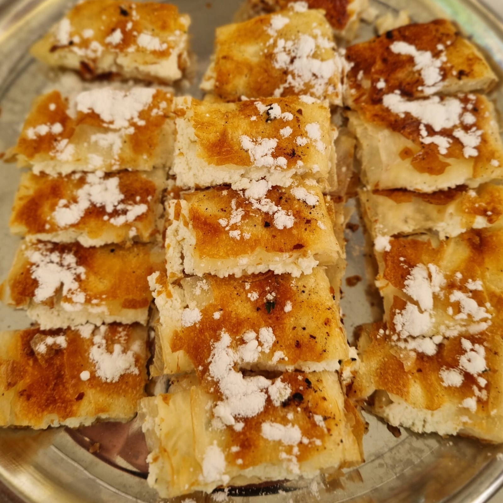 Antalya Usulü Peynirli Serpme Börek