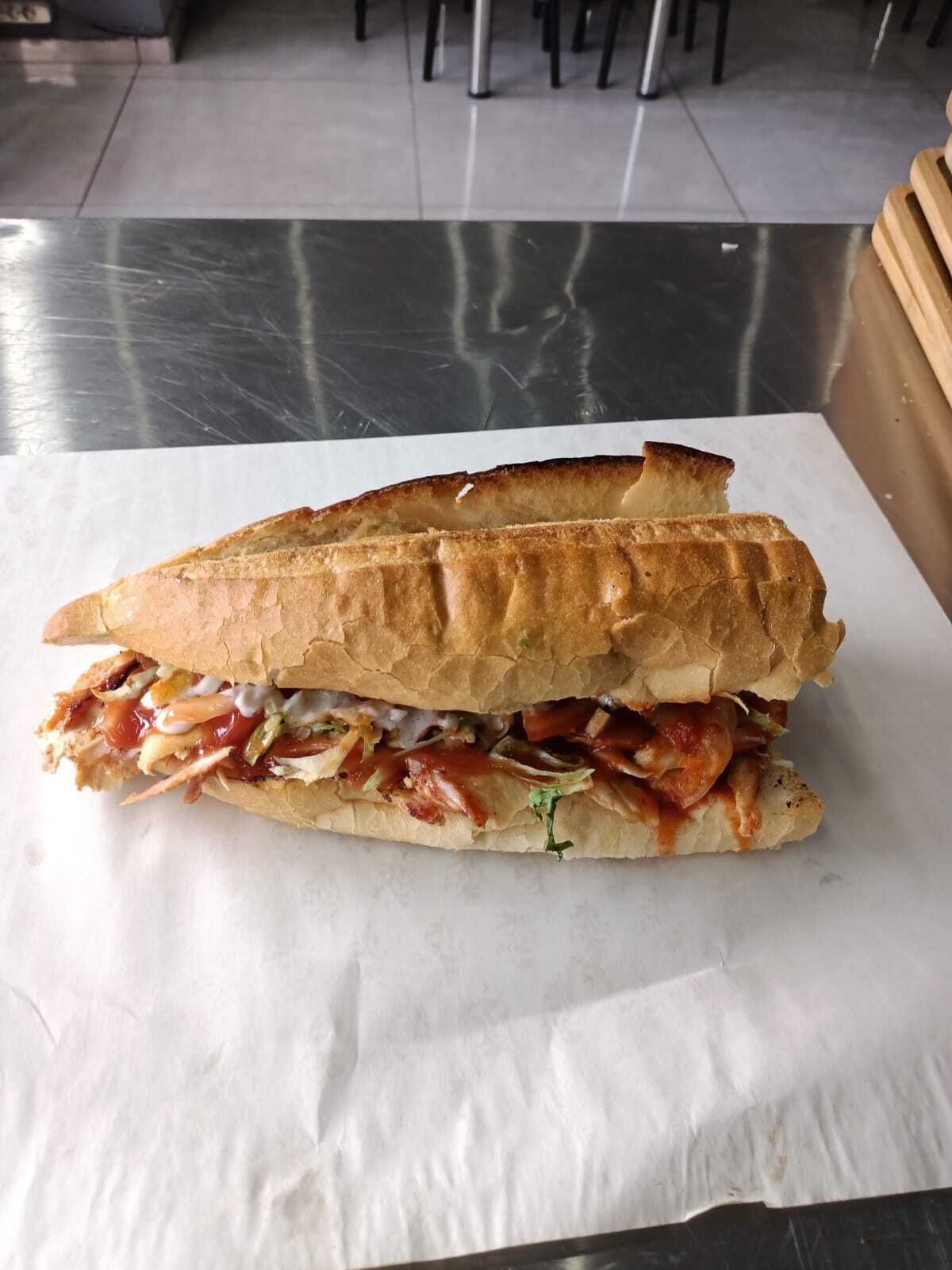 Yarım Ekmek Arası Tavuk Döner + COCA-COLA