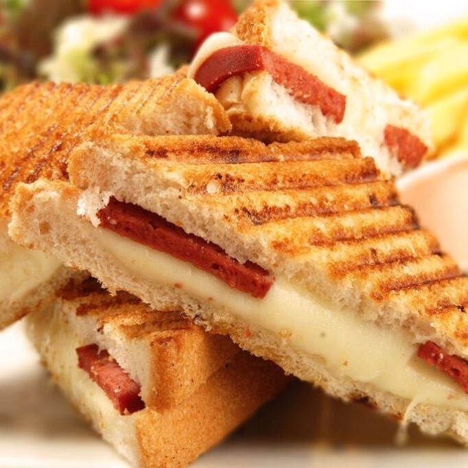 Sucuklu kaşarlı Tost