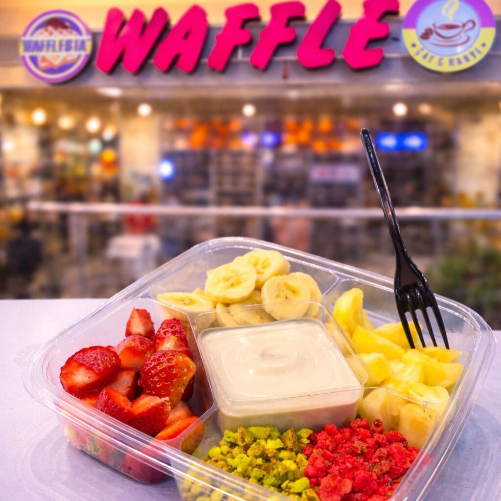 FONDÜ BEYAZ (HAKİKİ) ÇİKOLATALI MEYVE TABAĞI WAFFLE
