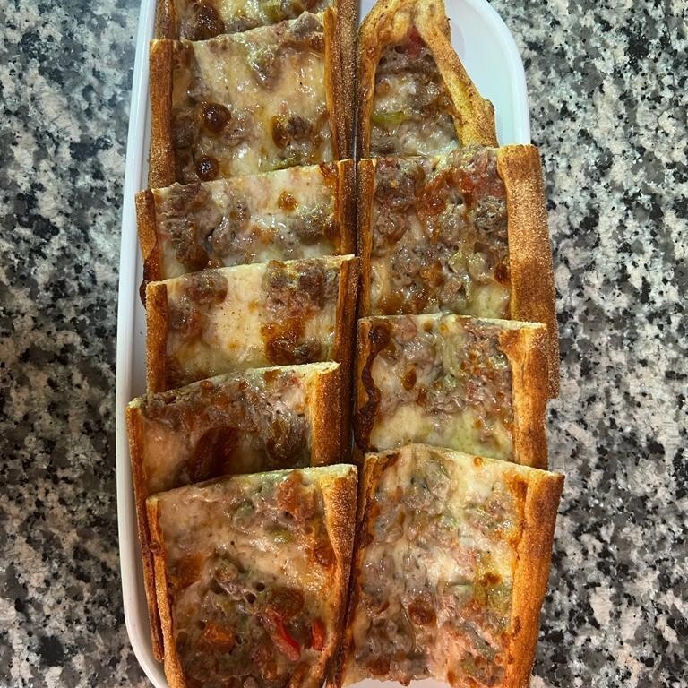 Kuşbaşılı Kaşarlı Pide