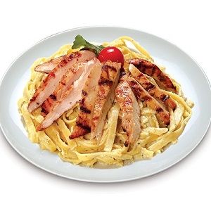 Izgara tavuklu fettuccıne