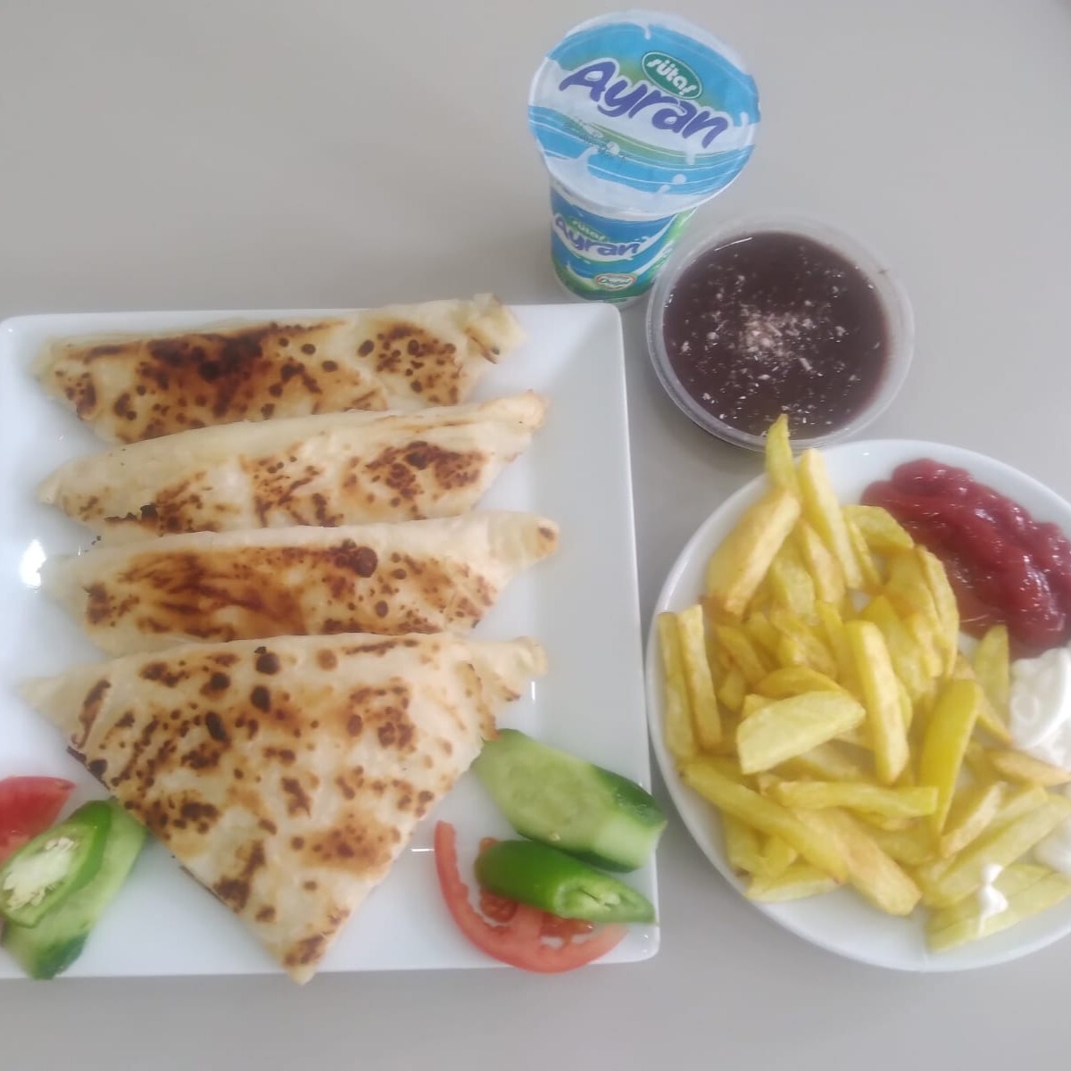 Patlıcanlı, Kaşarlı Gözleme Menü