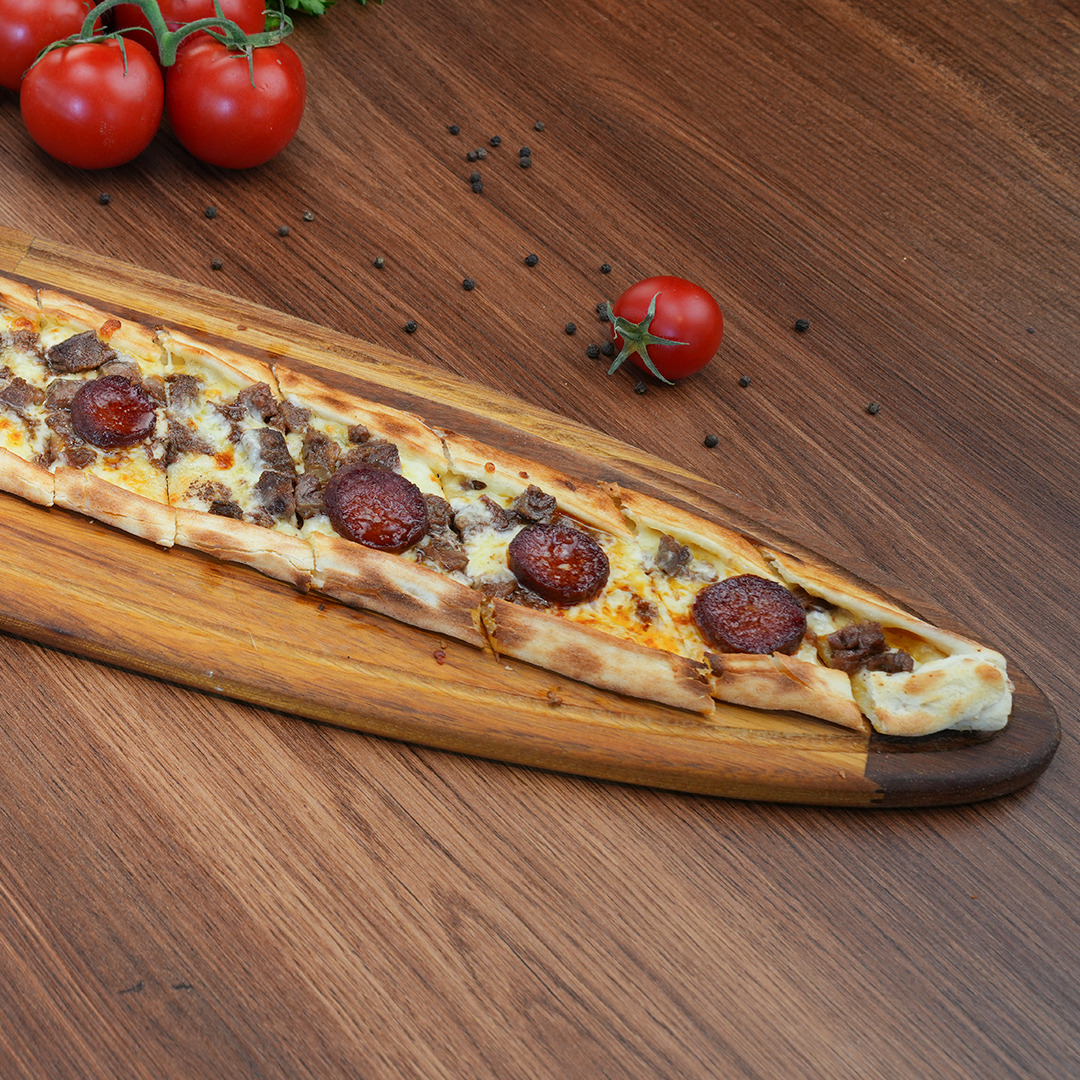 Kaşarlı Sucuklu Pide