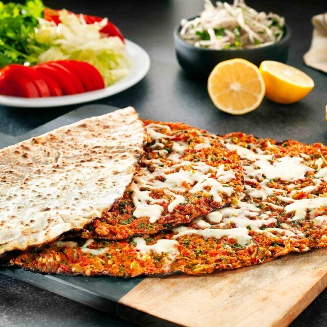 Kaşarlı Lahmacun