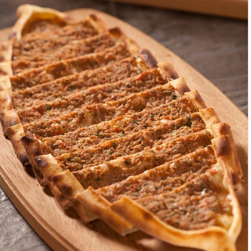 10 adet kıymalı kır pidesi 1 lt cocacola