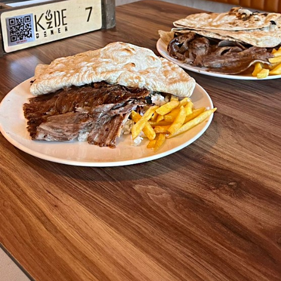 Porsiyon Et Döner Közde Beklemiş İstanbul 'da Tek Közde Et Döner