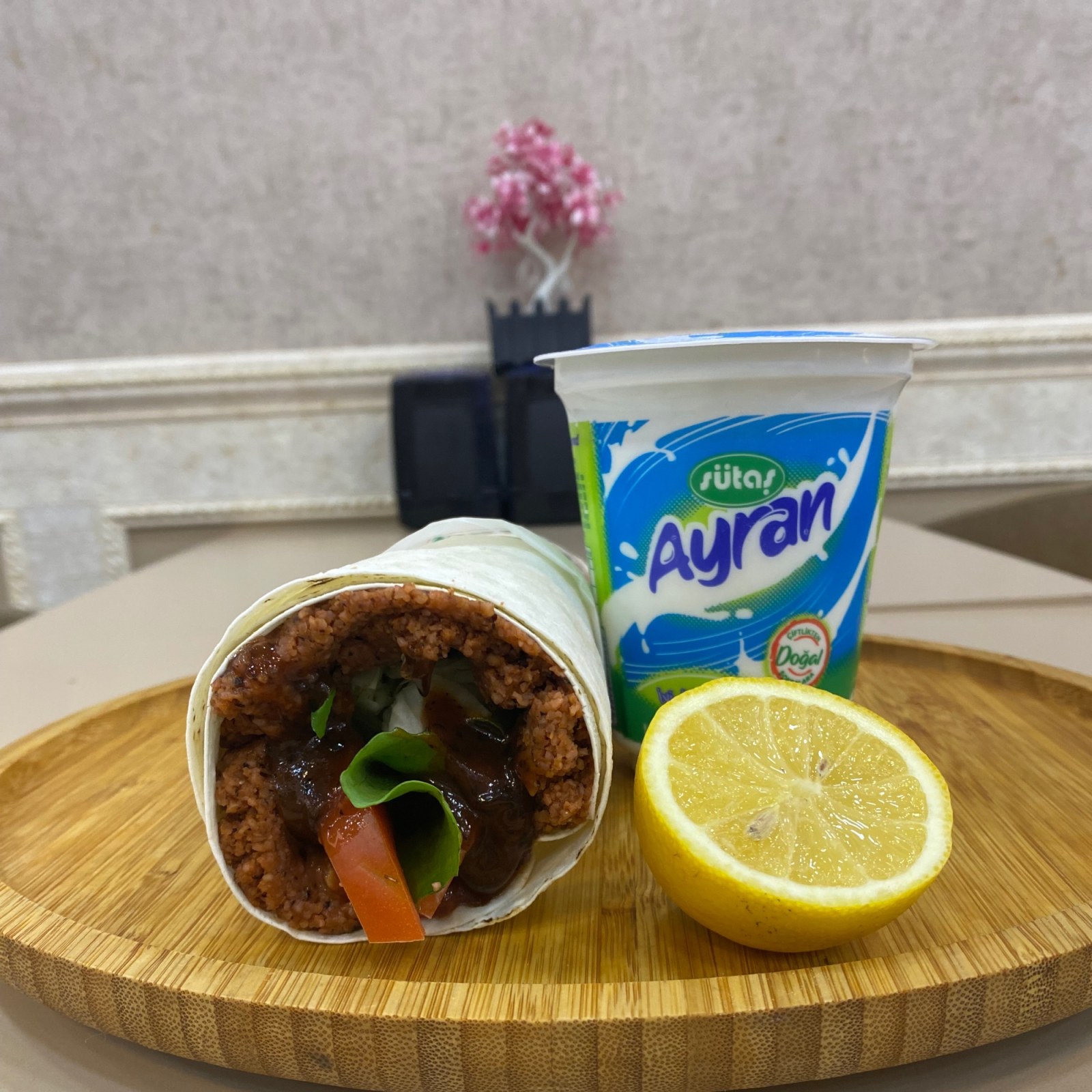 Çiğ Köfte Dürüm (120gr.)& Ayran Menü