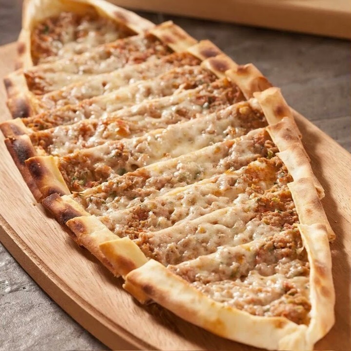 Kıymalı Kaşarlı Pide