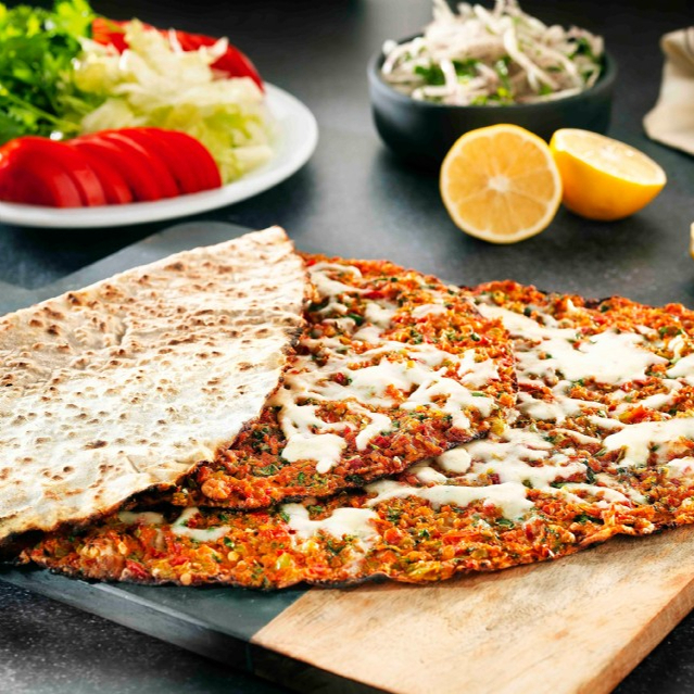 Kaşarlı Lahmacun