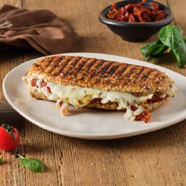 Kurutulmuş Domates & Fesleğenli Tost