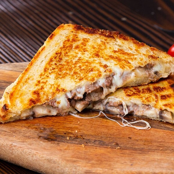 Kavurmalı Kaşarlı Tost