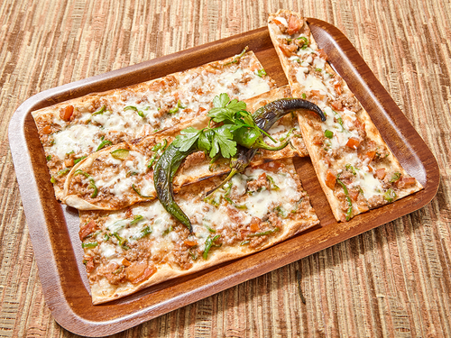 Kıymalı Kaşarlı Pide