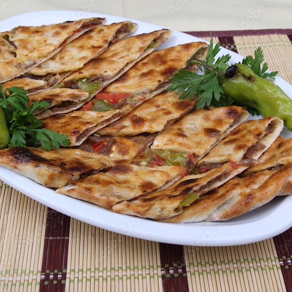 KAPALI PİDE ( ET DÖNERLİ )