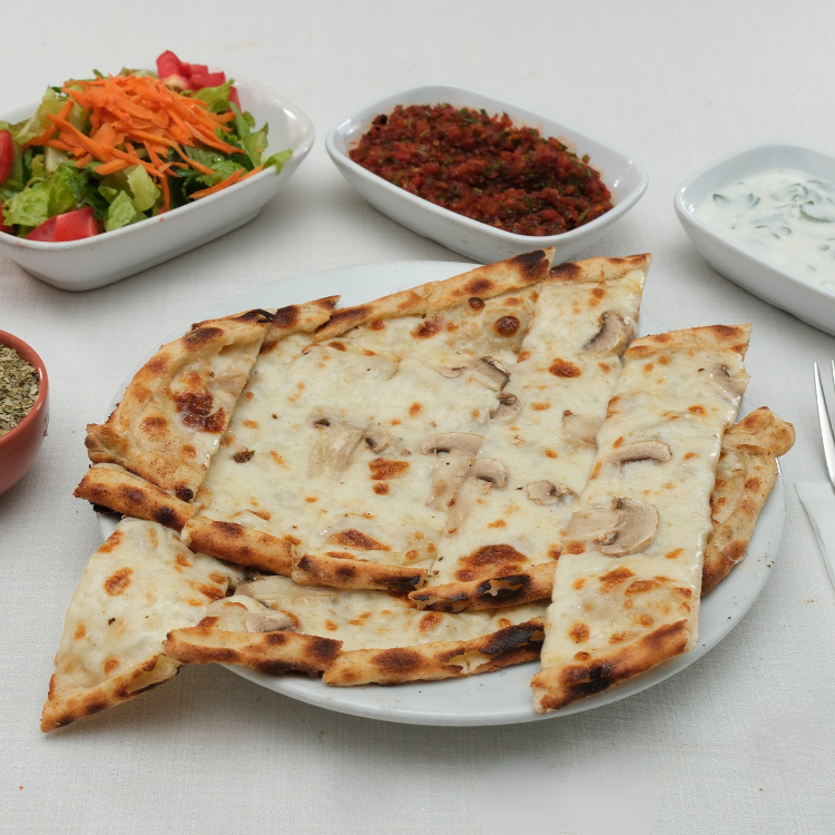 Kaşarlı Mantarlı Pide