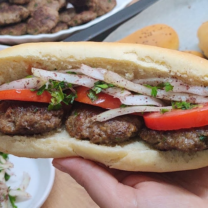 Ekmek Arası Köfte (tam)