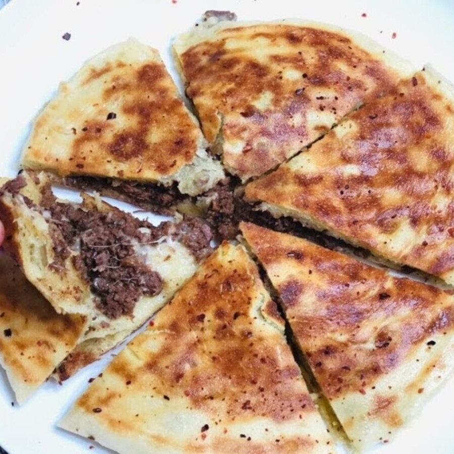 Bazlamalı Kavurmalı Kaşarlı Tost