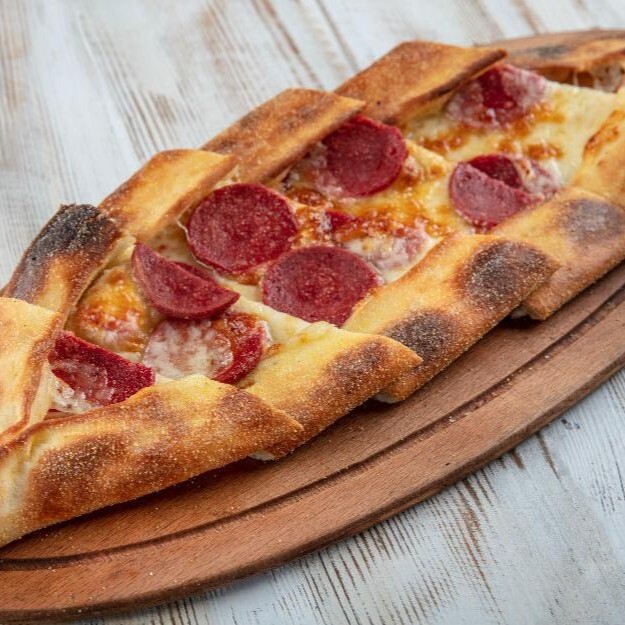 3 Kaşarlı Sucuklu Pide