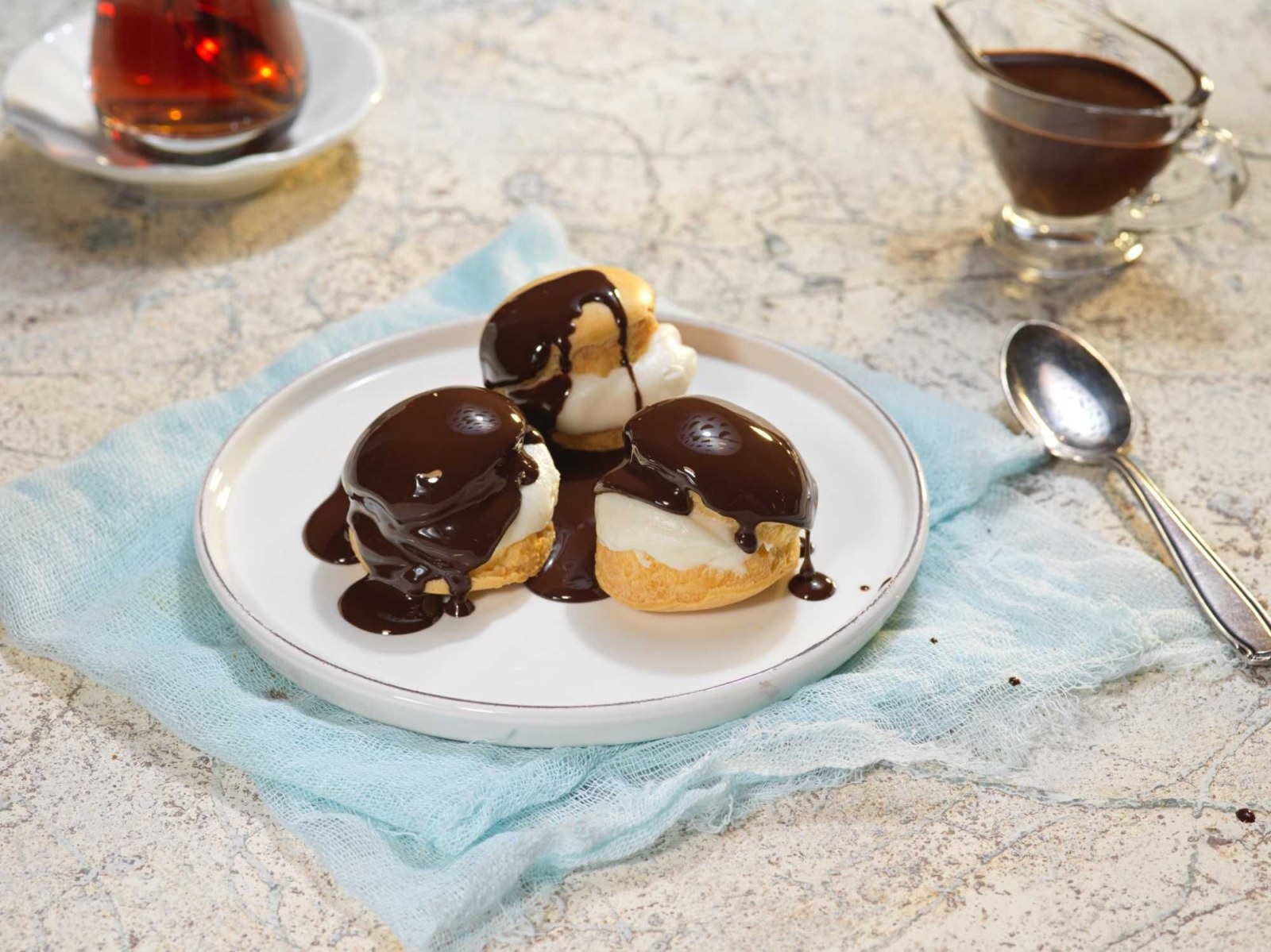 Profiterol (250 gr) 3 top & bol çikolata sos