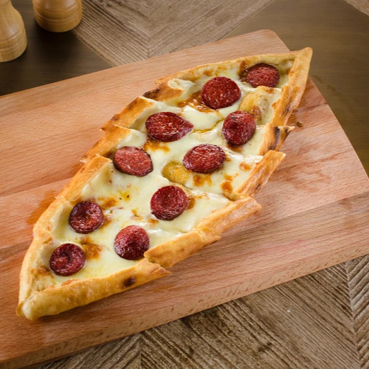 Kaşarlı Sucuklu Pide
