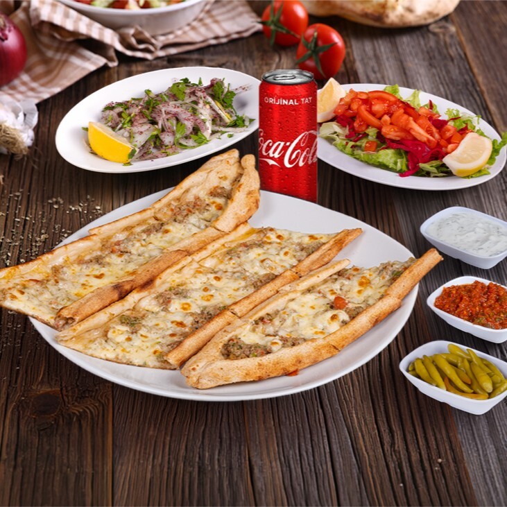 Kıymalı Kaşarlı Pide+ 330 Ml. Coca Cola