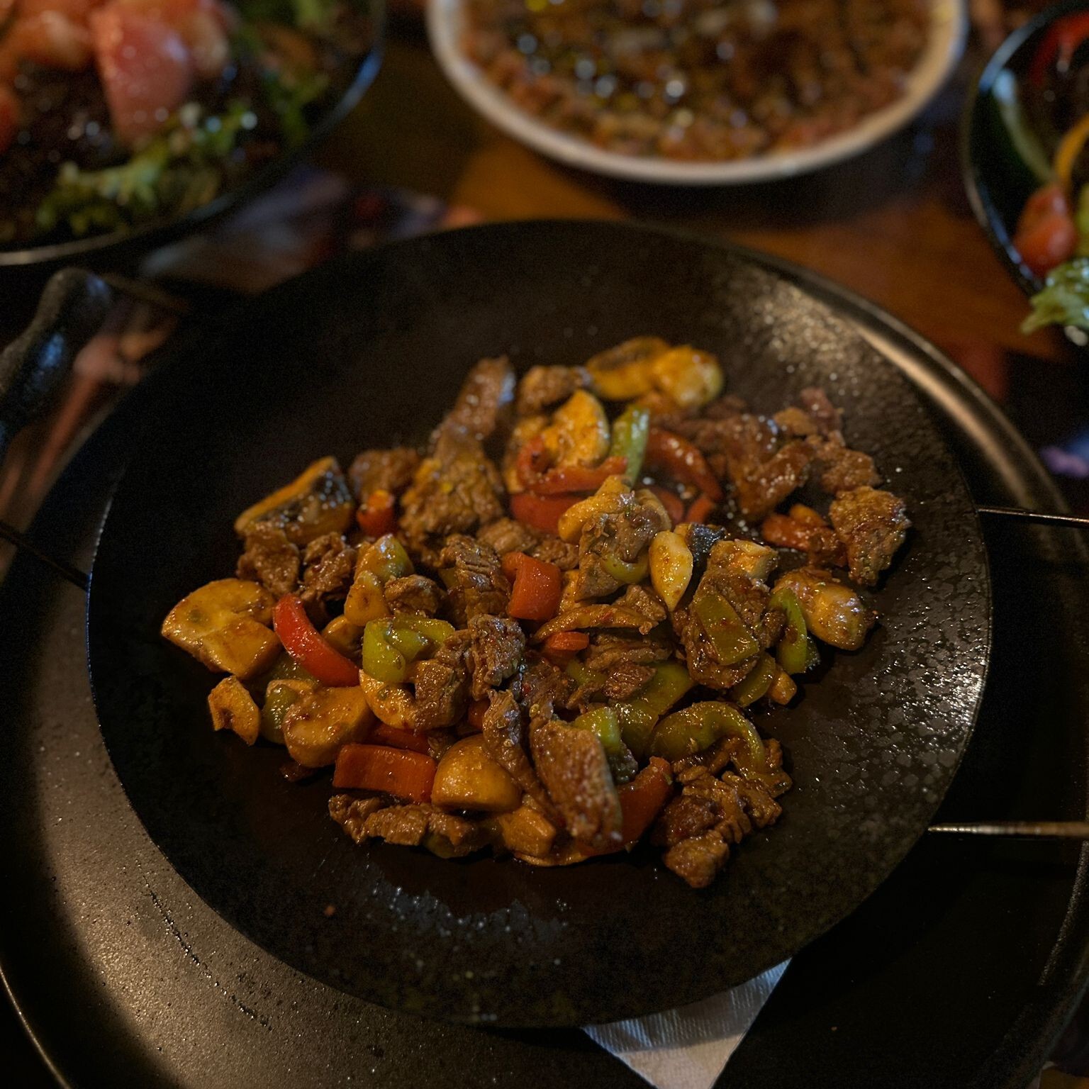 Et Sac Kavurma Menü ( patates cipsi + makarna + salata + turşu )
