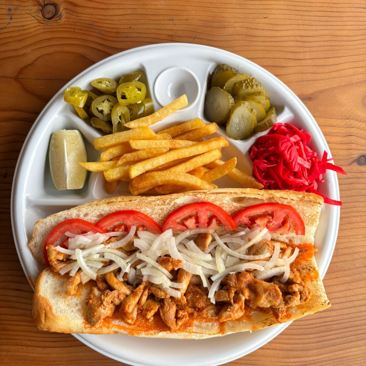 Ekmek Arası Tavuk Kavurma menü
