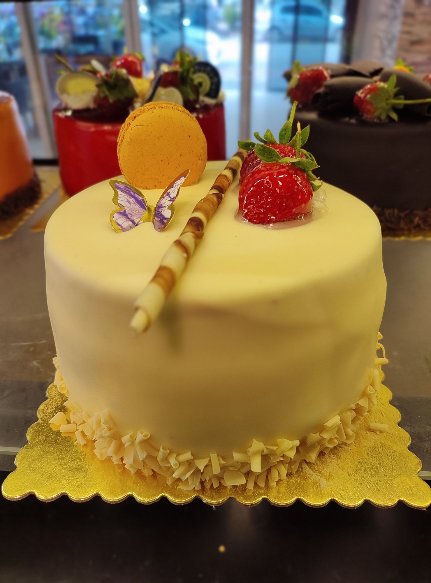 Muzlu Çilekli Pasta ( 6 Kişilik )