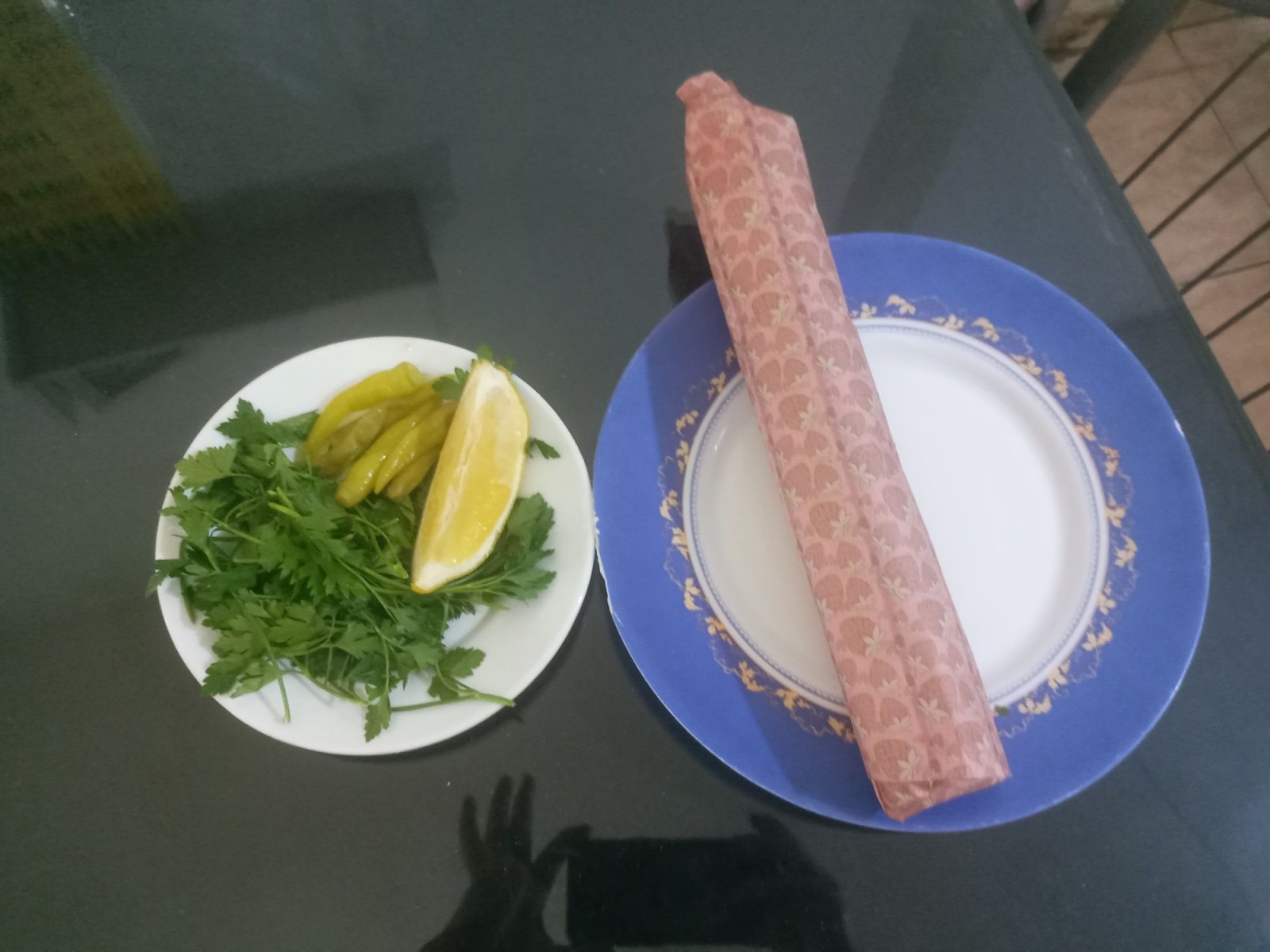 Tavuk Adana Dürüm MAYDANOZ LIMON VE TURSU ILE BIRLIKTE