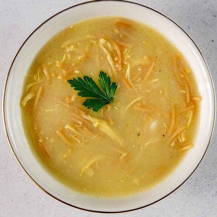 Şeriyeli Tavuk Suyu Çorbası