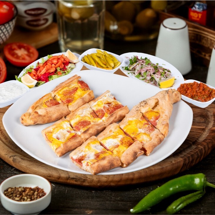 Sucuklu Yumurtalı Pide