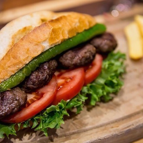 Anne Köftesi Yarım Ekmek Arası