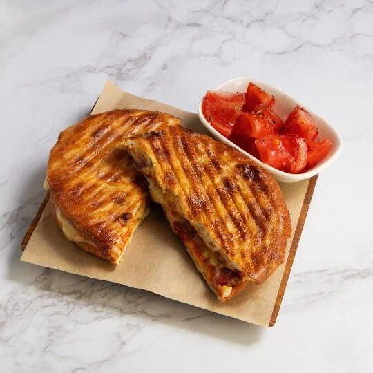 Sucuklu & Kasarlı Bazlama Tost