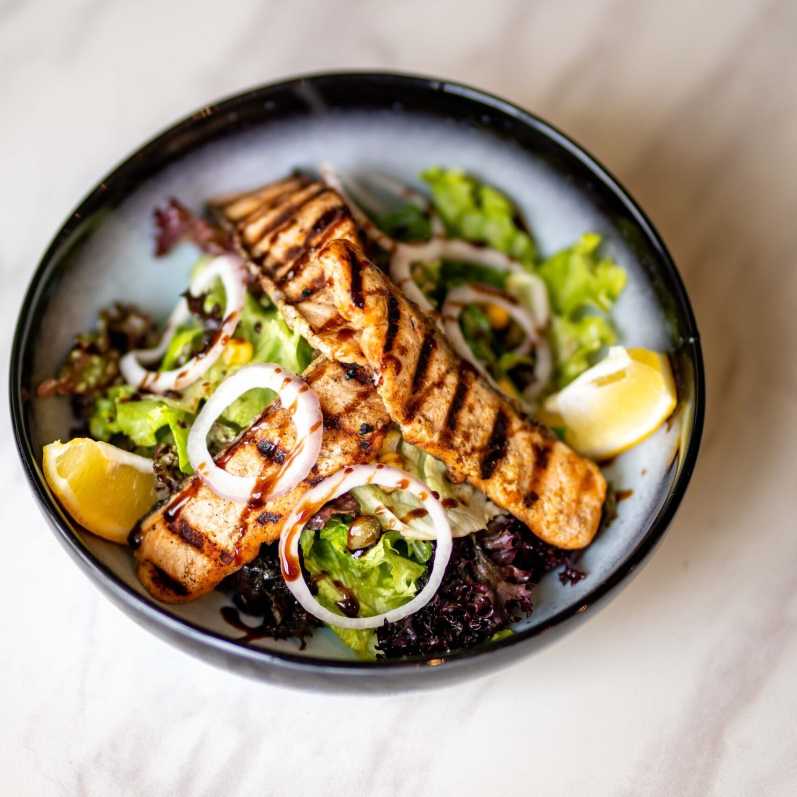 Izgara Somon Salata