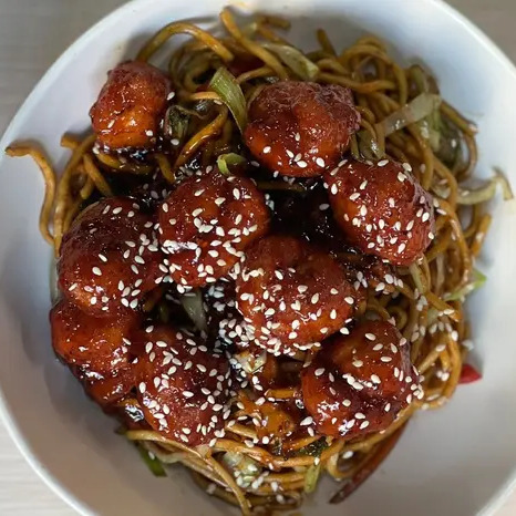 Sebzeli Noodle Üstü General TSO Tavuk - General TSO on Top of Vegetable Noodle + 330 Ml. Coca Cola
