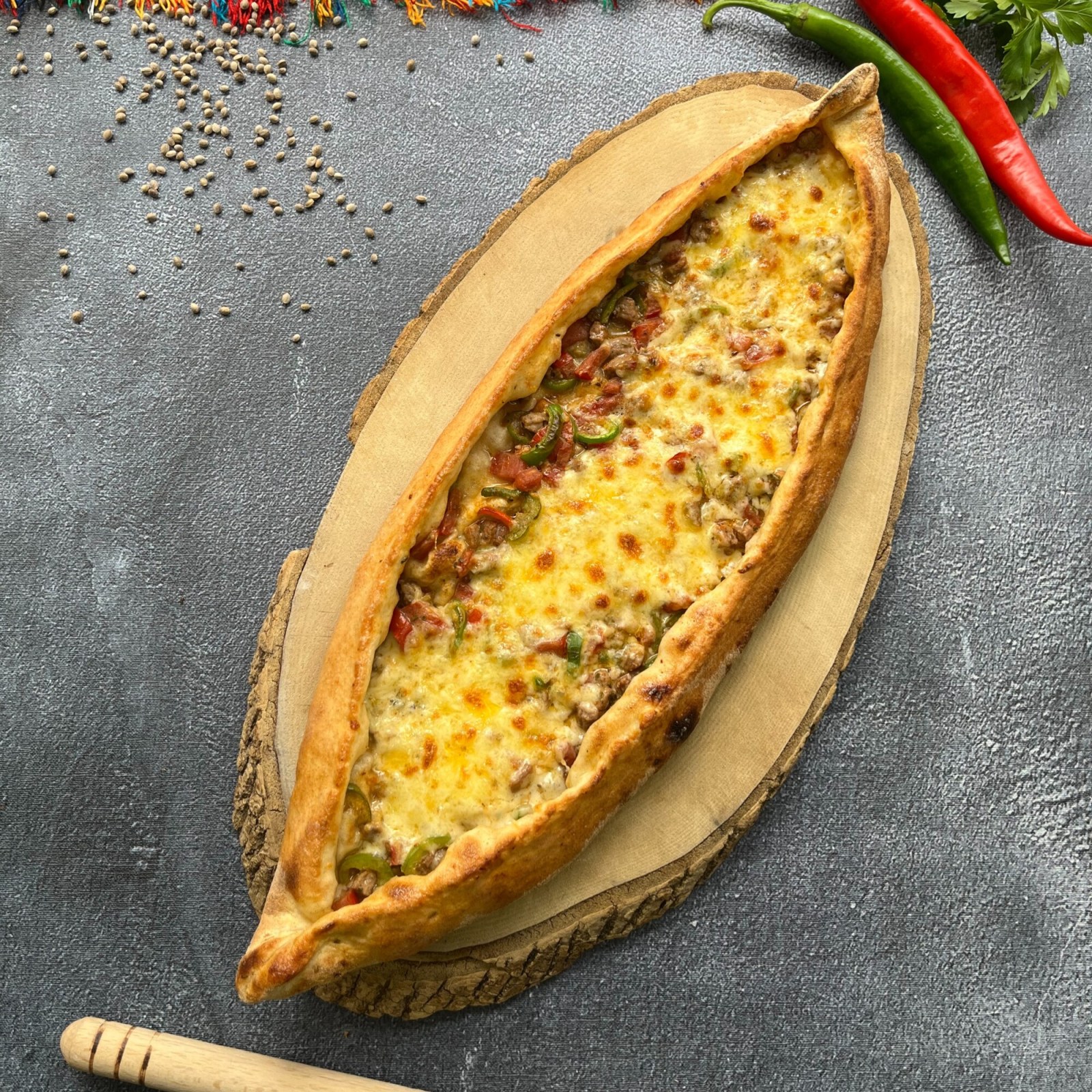 Kuşbaşılı Kaşarlı Pide