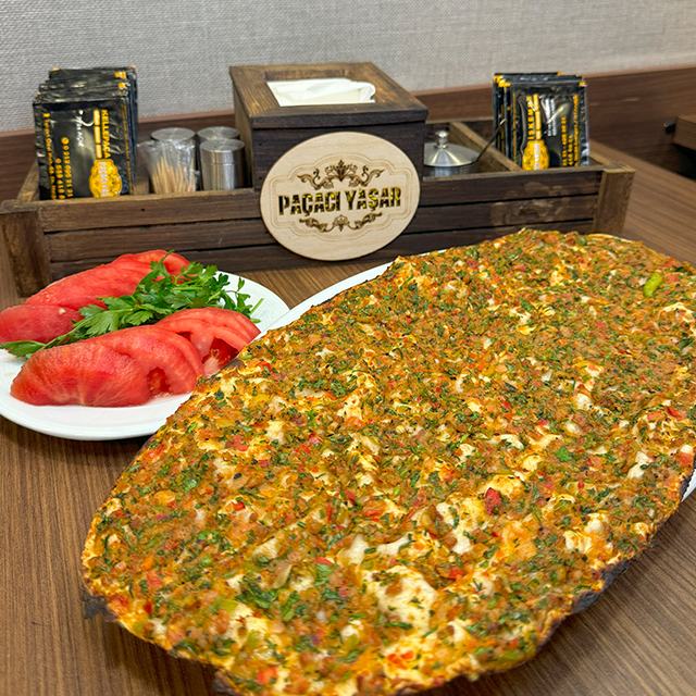Antep Lahmacun (Sarımsaklı)