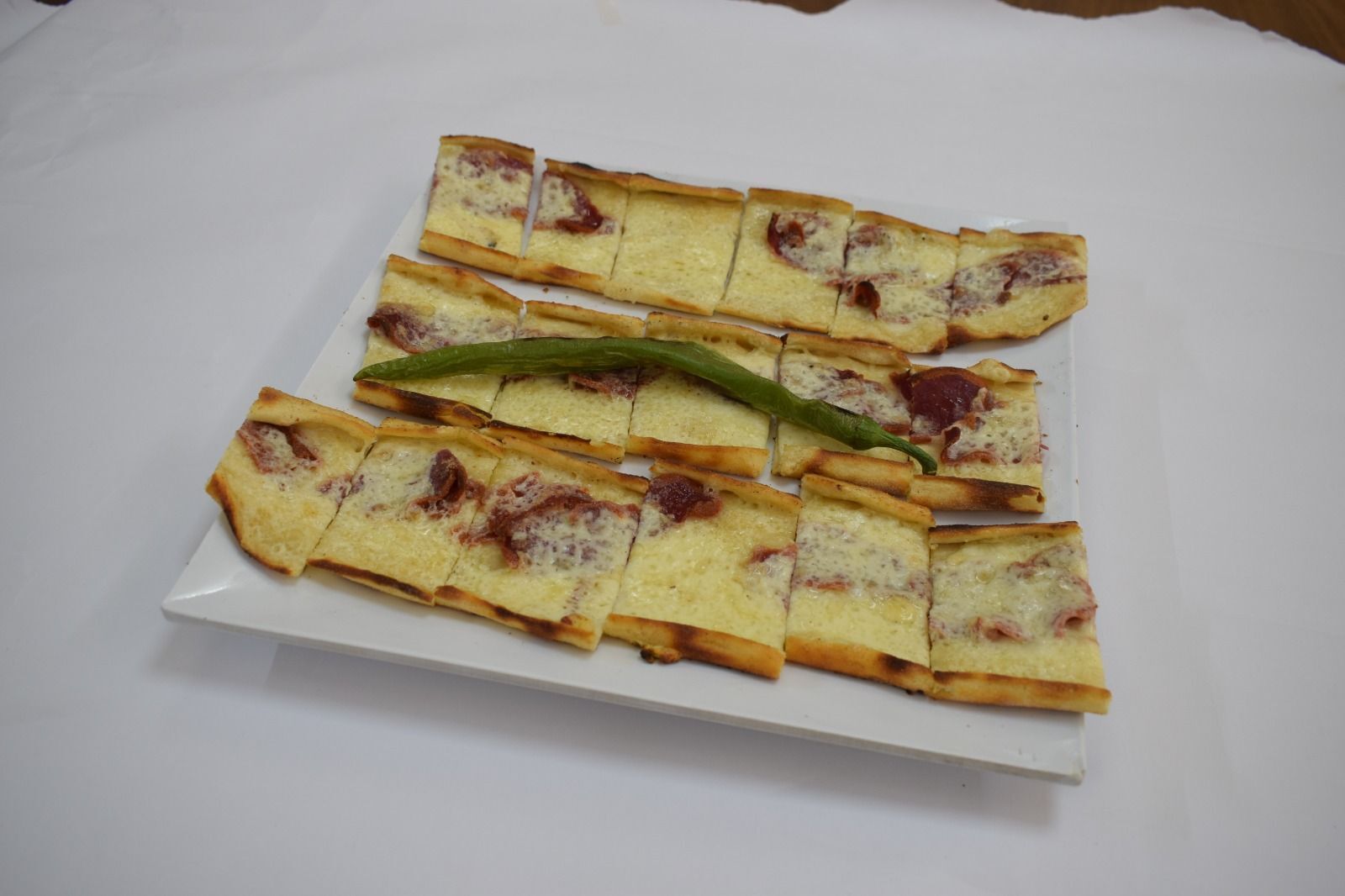 Pastırmalı Kaşarlı Pide