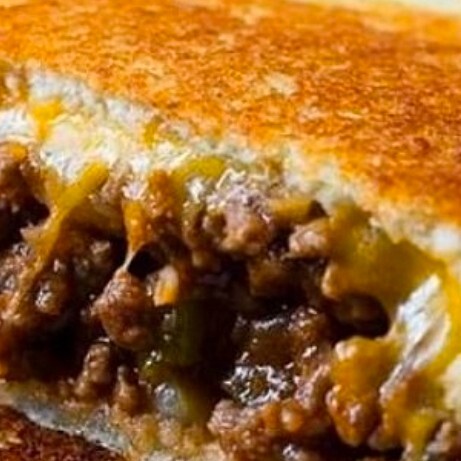 Yarım Ekmek Kıymalı Kaşarlı Tost